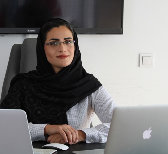 تصویر خانم مهامی صفحه درباره ما